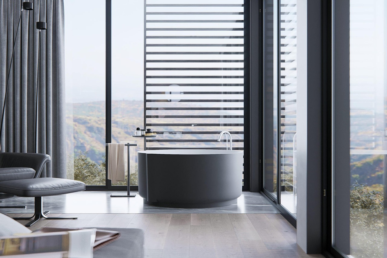 Salle de bain avec baignoire îlot et grande baie vitrée